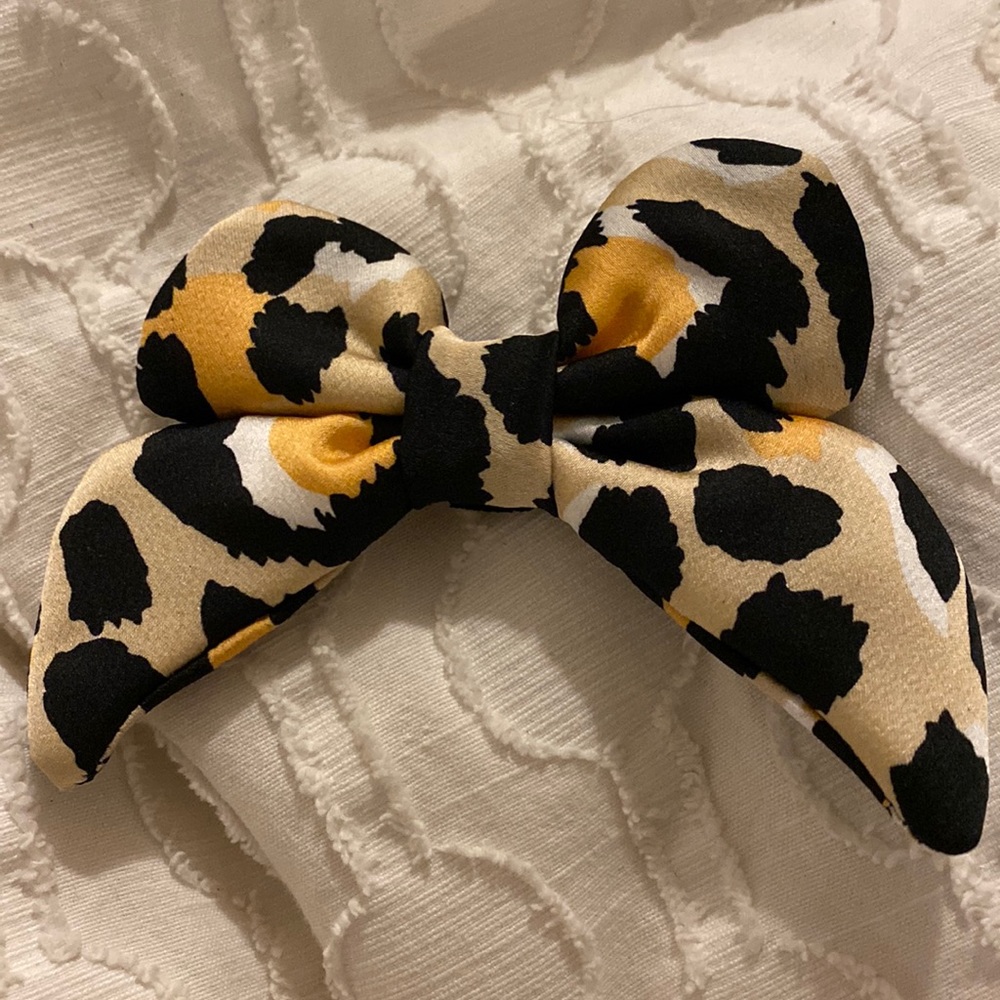 Lele Sadoughi Brooch